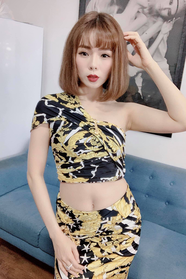 Mới đây, Lệ Quyên vừa có quyết định vô cùng táo bạo thay đổi hoàn toàn hình ảnh khi cắt đi Shbet123 Link Vào ShBet Mới Nhất dài quen thuộc, không những thế nữ ca sĩ còn đổi màu tóc để trở nên trẻ trung hơn. Cùng với những hình ảnh được nữ ca sĩ chia sẻ, có thể dễ dàng nhận thấy cô không chỉ gây ấn tượng bởi Shbet123 Link Vào ShBet Mới Nhất mới, lối trang điểm sắc sảo mà còn gây chú ý bởi phong cách phóng khoáng hơn trước rất nhiều.    