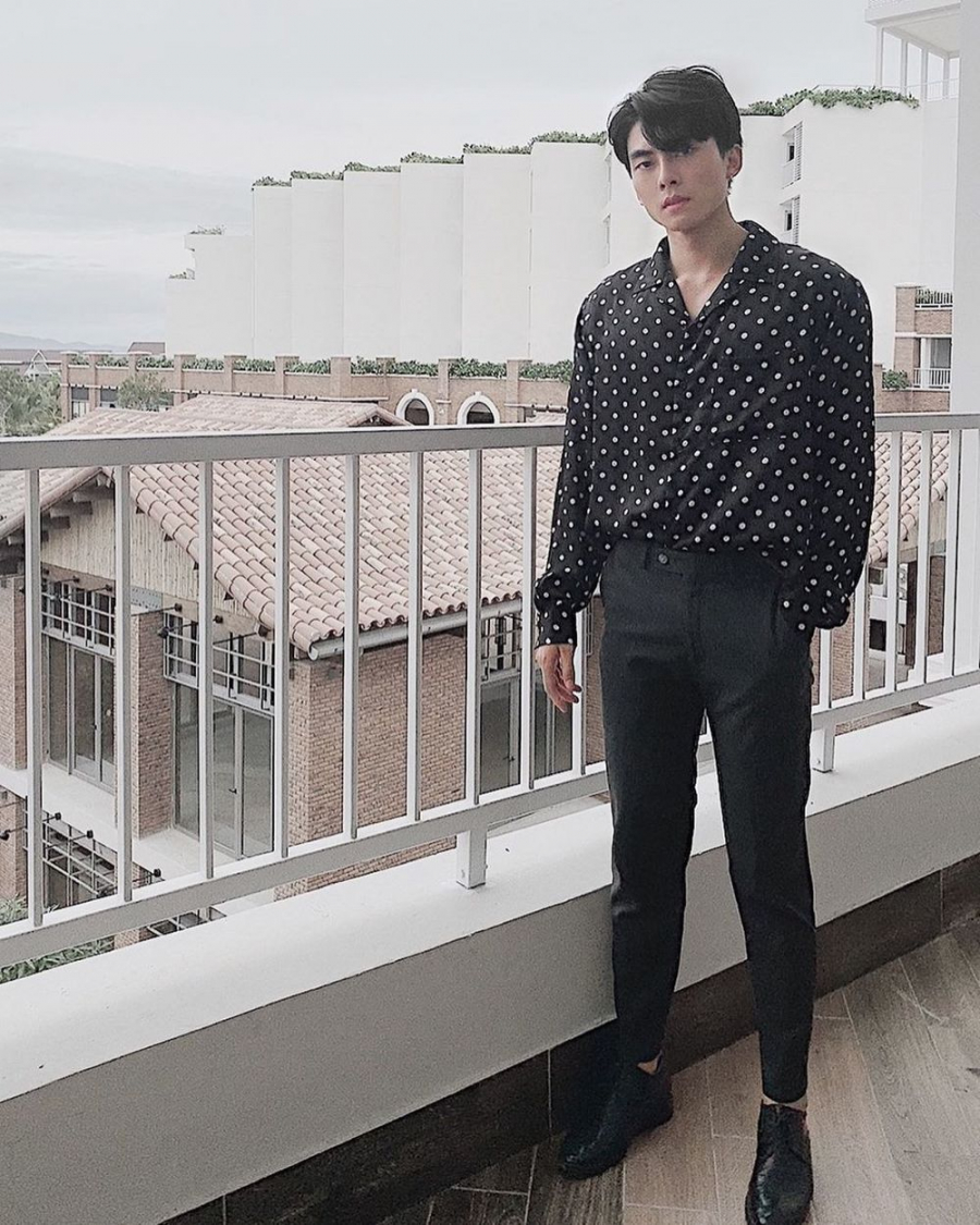 Thế Thịnh khoe vẻ điển trai và 