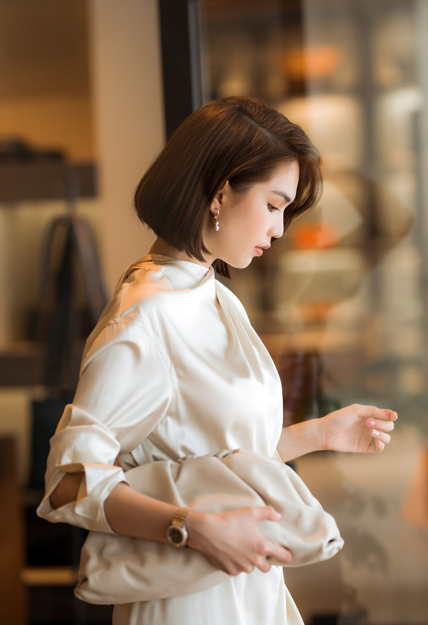 Ngọc Trinh khoe vẻ đẹp trẻ trung với Shbet123 Link Vào ShBet Mới Nhất ngắn, kết hợp cùng Shbet111 kèo cá cược world cup và phụ kiện đắt đỏ.