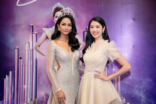 a-hau-thuy-van-12