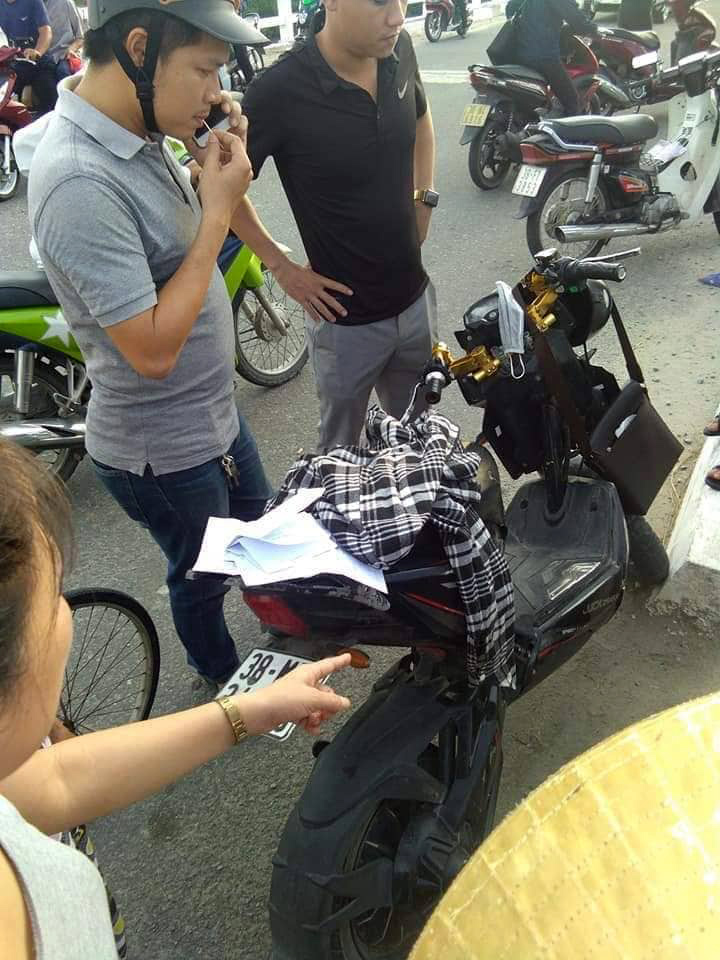 Chiếc xe nam sinh để lại tại hiện trường.