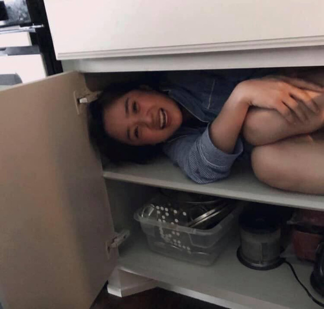 Cuối cùng cô nàng cũng bị người yêu phát hiện ra.