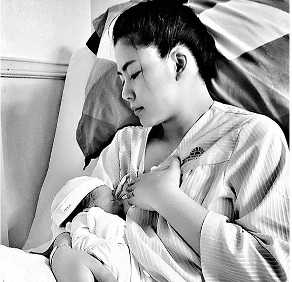 Ngọc Hiền cho biết con trai cô tên là Ngô Đình Hiểu Minh, em bé ra đời nặng 3,7 kg.    