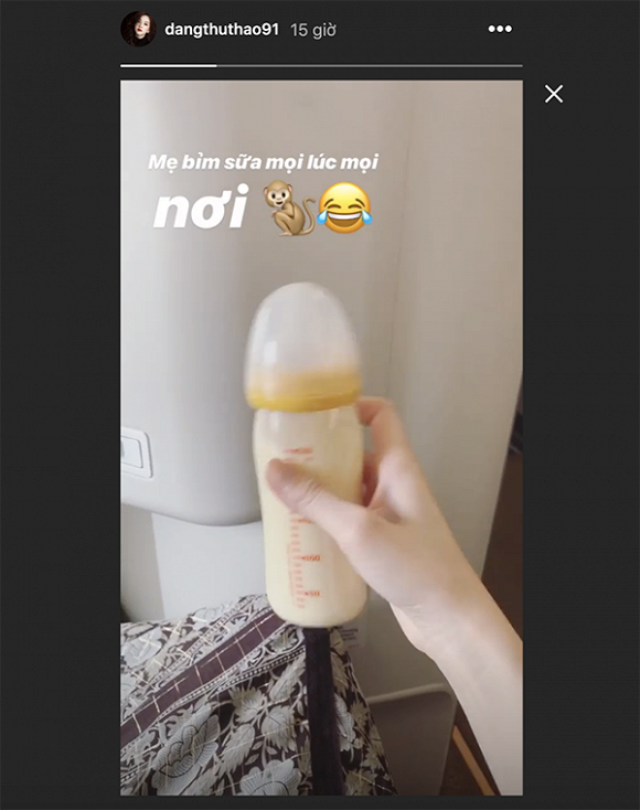 Hoa hậu Đặng Thu Thảo khiến fan thích thú khi thể hiện nhiệm vụ của người mẹ mọi lúc mọi nơi.