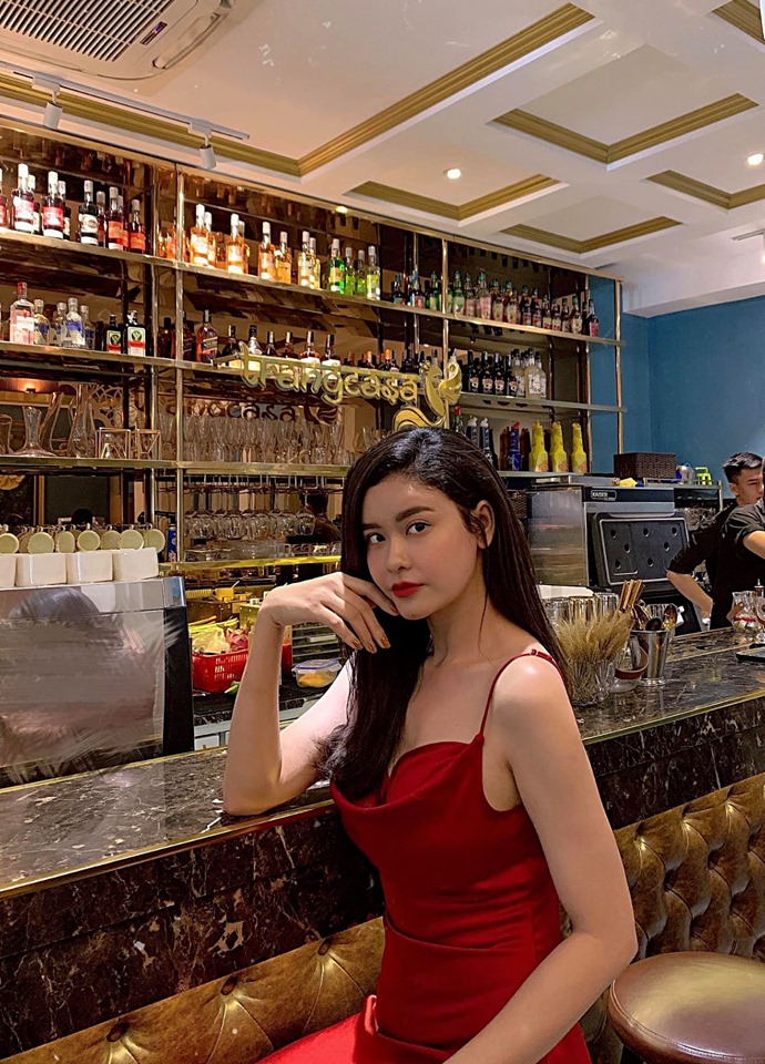 Cô viết: 