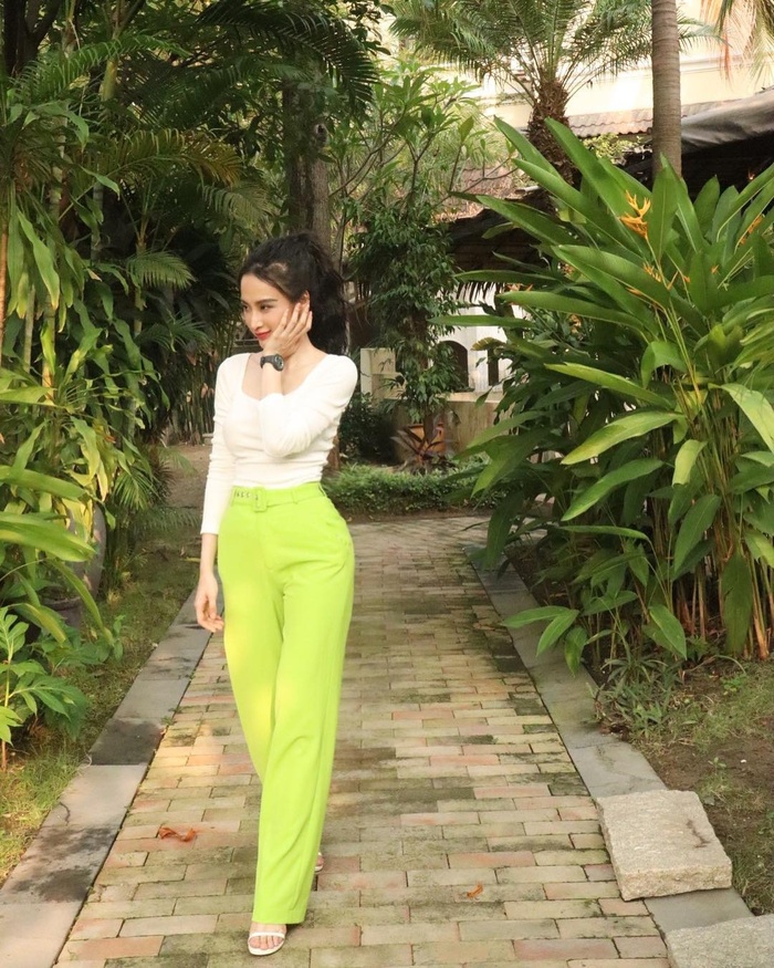 Mỹ nhân thay đổi 180 độ khi liên tục chọn Shbet999 com đăng nhập kín đáo, không hề phô da thịt như trước đây.