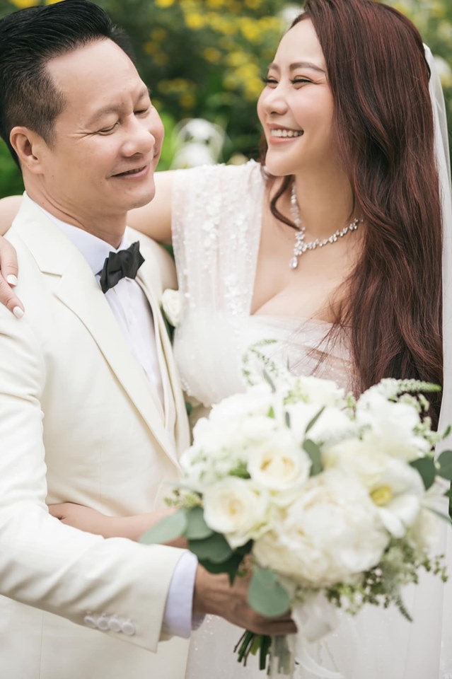 Nhan sắc của bà mẹ một con được nhận xét xinh đẹp, đằm thắm, phong cách trang nhã, thanh lịch, ngọt ngào đầy quyến rũ.