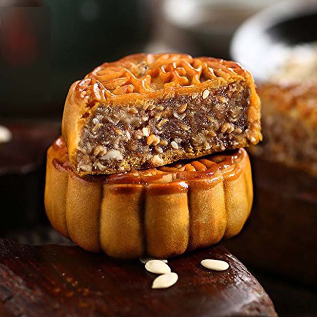 Bánh trung thu nhân hạt và thịt lợn nướng