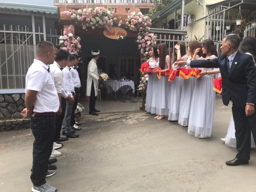 Hình ảnh trong lễ đính hôn của cặp đôi.