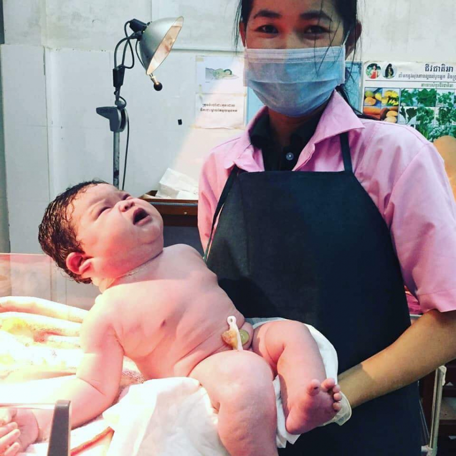 me-sinh-thuong-con-nang-6-8-kg-phunutoday-01
