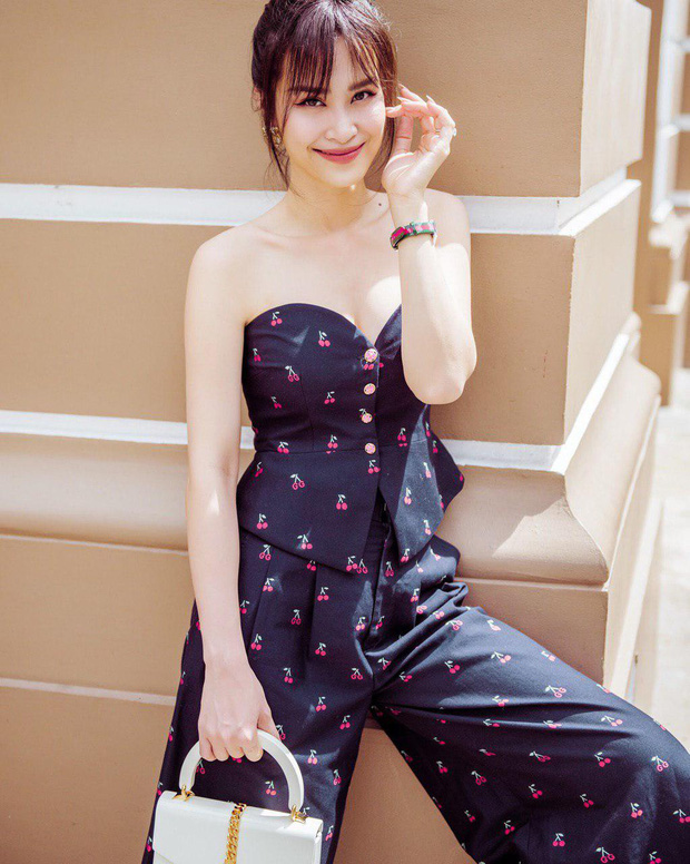 Nhan sắc của cô nàng được khen ngày càng thăng hạng.