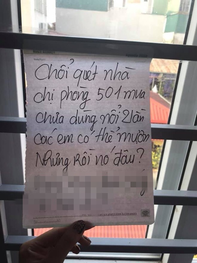 Cái chổi mới mua về cũng bị hàng xóm lấy mất không trả lại.