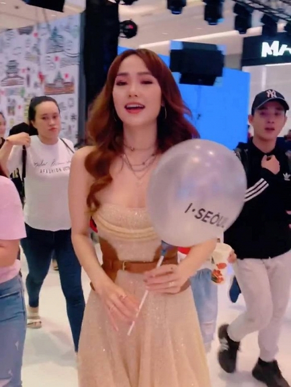 Những hình ảnh chụp lén Minh Hằng nhanh chóng được cộng đồng mạng truyền tay nhau.