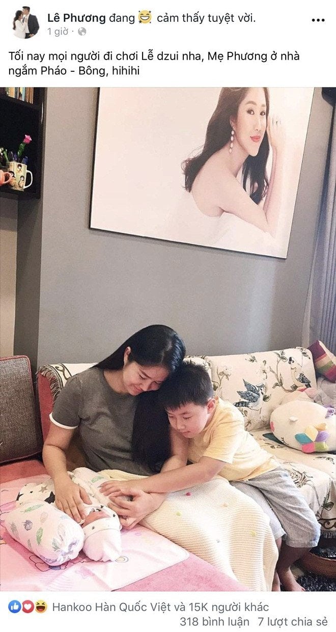 Lê Phương hạnh phúc bên hai con của mình