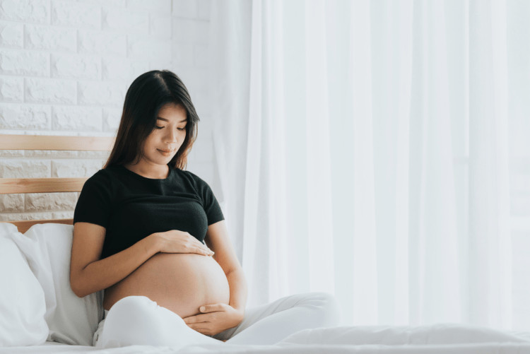 Phụ nữ bị sốt xuất huyết trong giai đoạn đầu và cuối thai kỳ có thể gây nhiều hệ lụy hơn so với người bình thường.