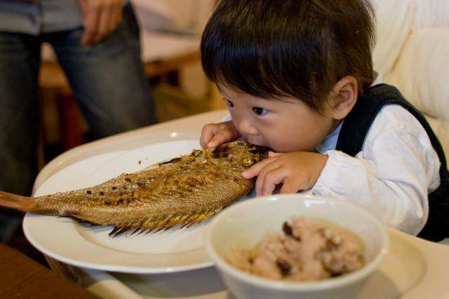 Nhờ sự nhanh trí nên bé được cứu 