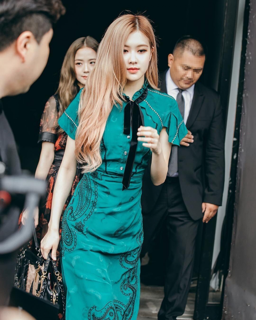 Cô xuất hiện tại sự kiện thời trang của thương hiệu Coach thanh lịch như một nàng tiểu thư 