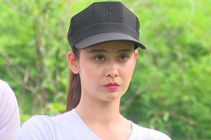 Trương Quỳnh Anh căng thẳng với Văn Mai Hương vì bị chất vấn đào ngũ.  