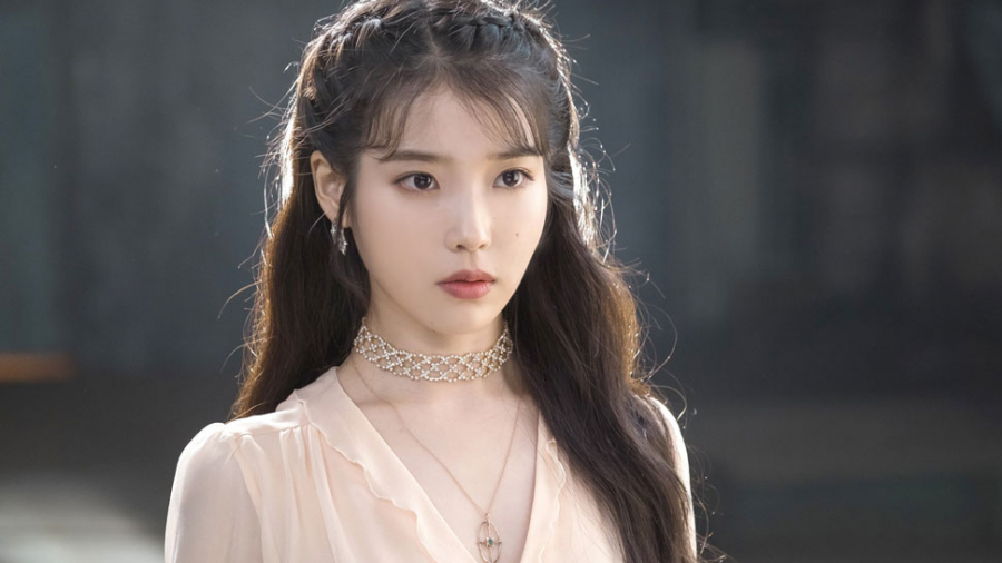 IU trong phim Hotel Del Luna.
