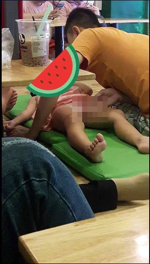 Cậu bé cấp 2 có hành vi sàm sỡ bé gái trong quán trà sữa.