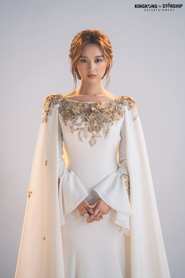 Sau bao cố gắng thoát khỏi xiềng xích, Tan Ya giờ đây đã trở thành một thủ lĩnh đầy quyền uy