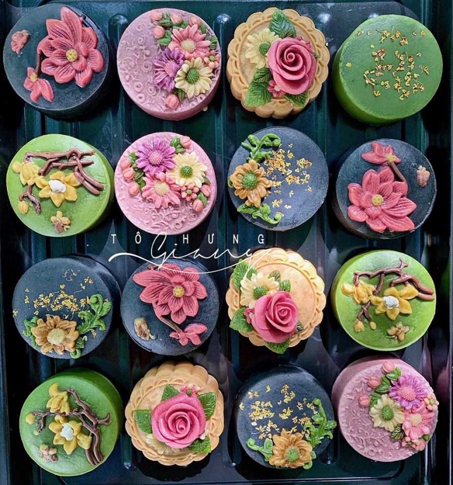 Những chiếc bánh Trung thu hiện đại do food blogger Tô Hưng Giang làm.