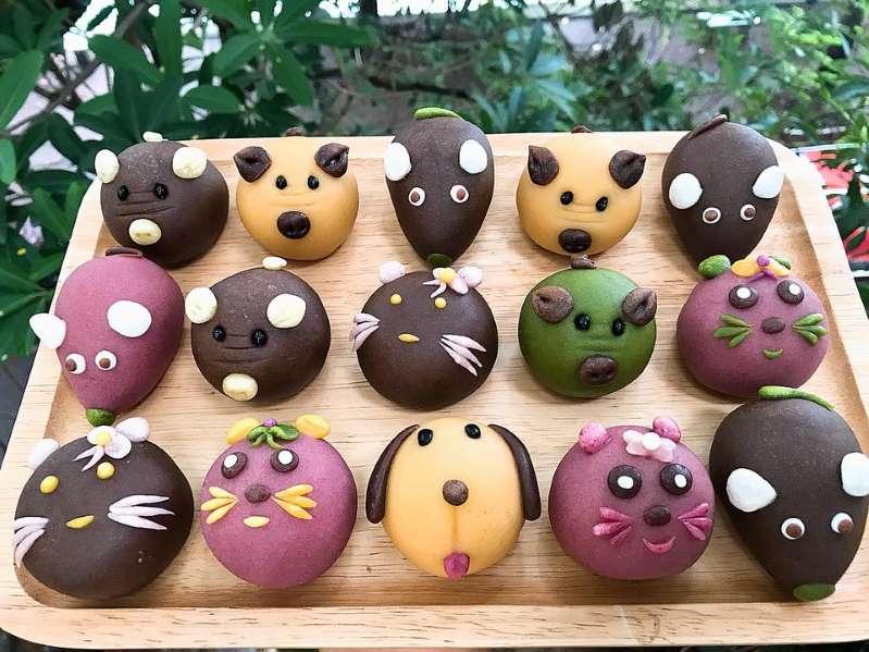 Bánh Trung thu tạo hình con thú cực kỳ đáng yêu dành riêng cho các bé.