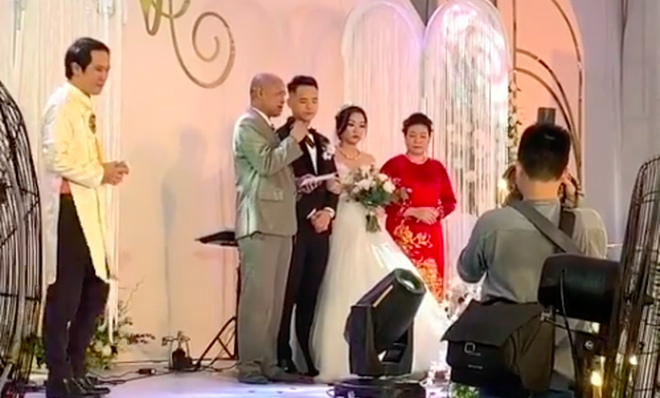 Ông bố tặng quà 'khủng' cho con gái trong ngày cưới.
