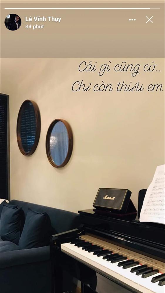 Giữa lúc tin đồn Hoàng Thùy Linh và Gil Lê đang là tâm điểm bàn tán thì Vĩnh Thụy - tình cũ Hoàng Thùy Linh khiến dân mạng chú ý khi bất ngờ có động thái lạ trên trang cá nhân. Cụ thể, đăng tải dòng trạng thái thể hiện sự trống vắng, Vĩnh Thụy viết: 