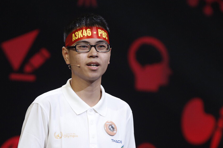 Trần Thế Trung (THPT chuyên Phan Bội Châu, Nghệ An) giành giải Nhất cuộc thi Đường lên đỉnh Olympia 2019 với phần thưởng trị giá 35.000 USD có thành tích học tập cực 