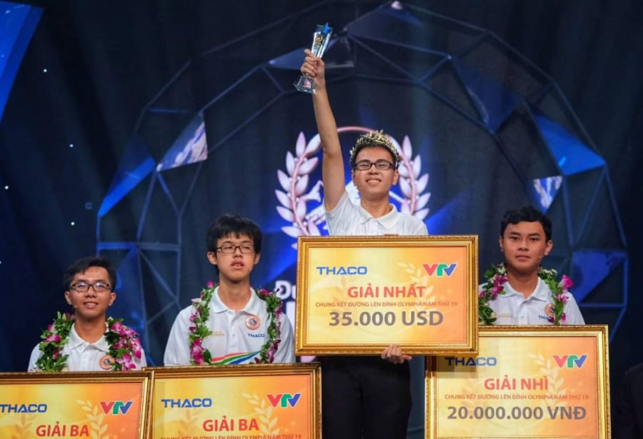 Giây phút đăng quang của nhà vô địch Olympia 2019 Trần Thế Trung