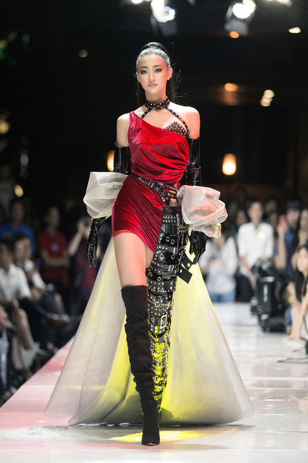 Người đẹp được khen ngợi về khả năng catwalk và thần thái trên sân khấu.    