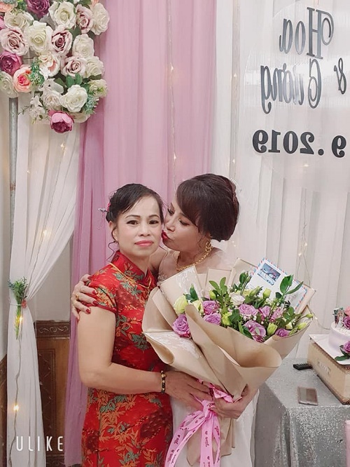 Hình ảnh chị Thu Sao trong bữa tiệc kỷ niệm 1 năm ngày cưới. Ảnh: Vietnamnet