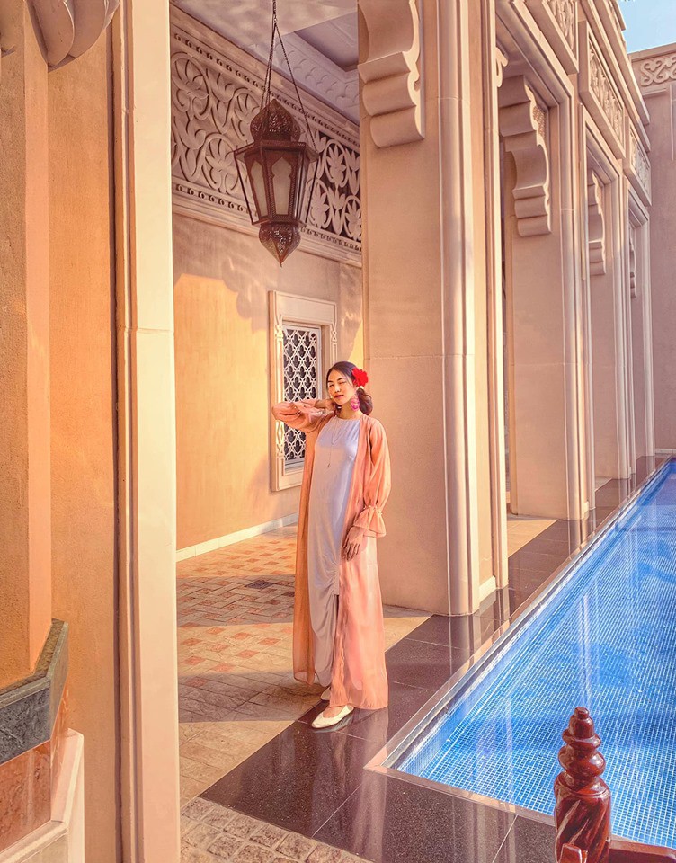 Dù đang ở tháng thứ 6 của thai kỳ nhưng Lan Khuê vẫn cùng chồng sang tận Dubai để tận hưởng chuyến du lịch riêng tư và ngọt ngào.  