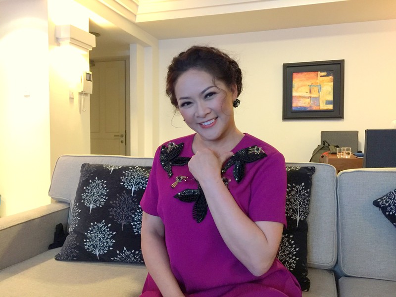Mặc dù, “trốn” khá kỹ trong lễ giỗ tổ sân khấu 2019 của anh chị em văn nghệ sỹ hải ngoại, tại Rạp SaiGon Perfoming Arts Center (Mỹ), song fan vẫn tìm ra Như Quỳnh qua livestream trên facebook của vợ cũ Bằng Kiều, Trizzie Phương Trinh. Theo đó, Như Quỳnh không đi một mình, cũng không sánh vai anh trai nuôi Thành Lễ như mọi khi, cô đi cùng con gái Melody 12 tuổi và cha của Melody, chồng cũ của Như Quỳnh, anh Nguyễn Thắng. Họ vui vẻ bên nhau và thoải mái tạo dáng trên livestream. Sự xuất hiện tuy thoáng qua cũng khiến fan của Như Quỳnh hào hứng.