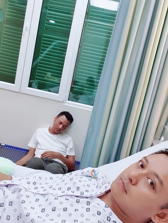 Tuấn Hưng nhập viện, tiết lộ bị hở van tim.