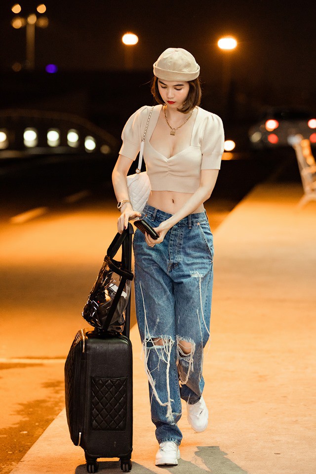 Ngọc Trinh là một trong số những người đẹp có vòng 2 nhỏ nhất làng showbiz với số đo kỷ lục 56.