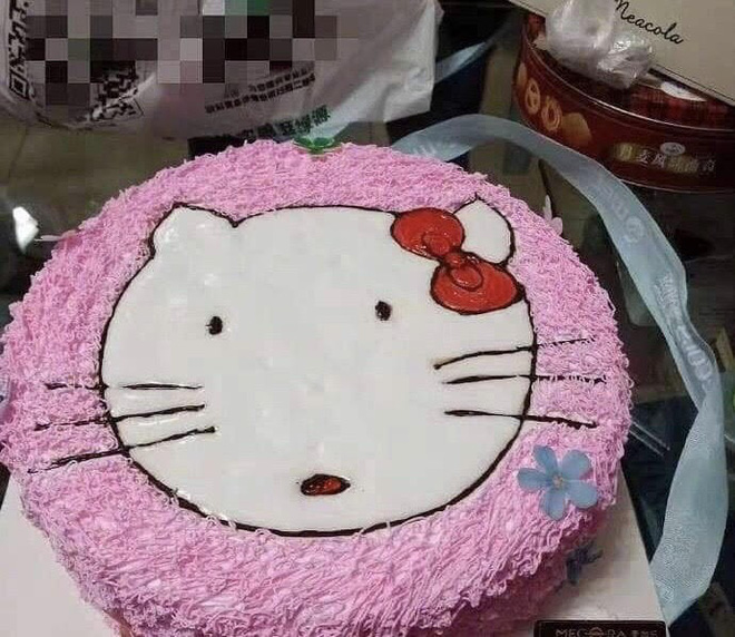 Chiếc bánh nhận về thì khác xa.