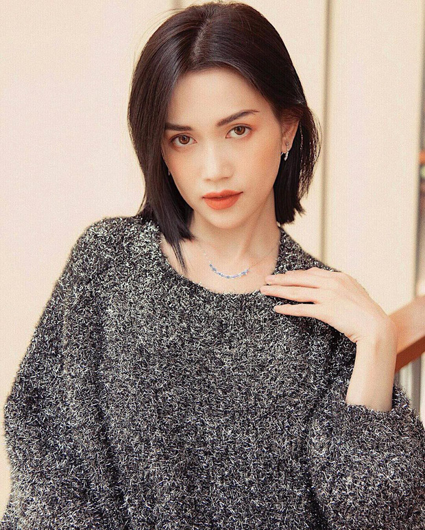 Sĩ Thanh được biết đến với vai trò ca sĩ, diễn viên, MC,... gần đây cô được chú ý khi quay clip đập hộp túi hiệu nhưng bị soi là hàng nhái.