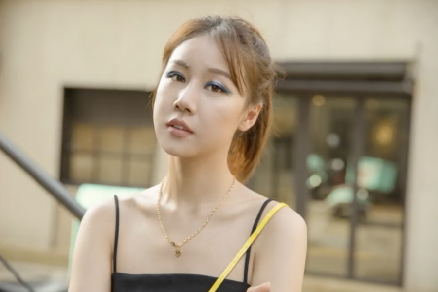 Vậy nhưng sau khi hoàn thiện các bước biến hóa cô đã lột xác hoàn toàn. Trông cô thu hút, ấn tượng và quyến rũ gấp nhiều lần ban đầu