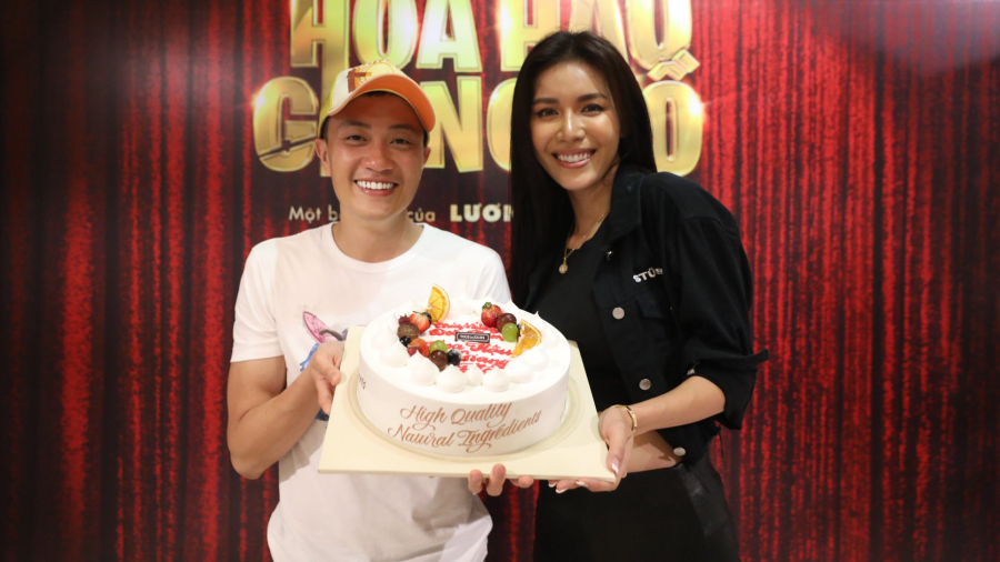 Phim Hoa hậu giang hồ có sự góp mặt của siêu mẫu Minh Tú.