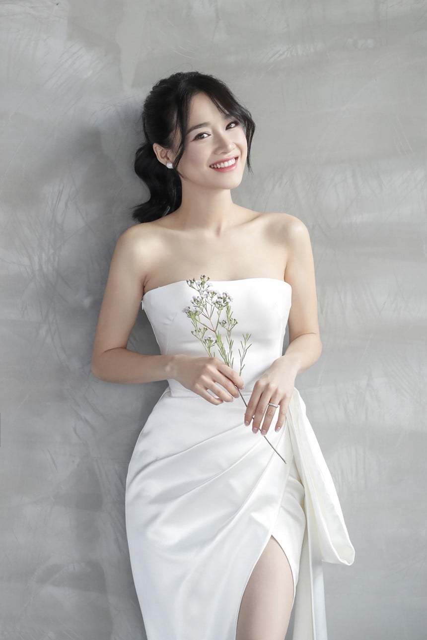 Hình ảnh Nhã Phương trong chiếc váy cưới cách đây 1 năm.
