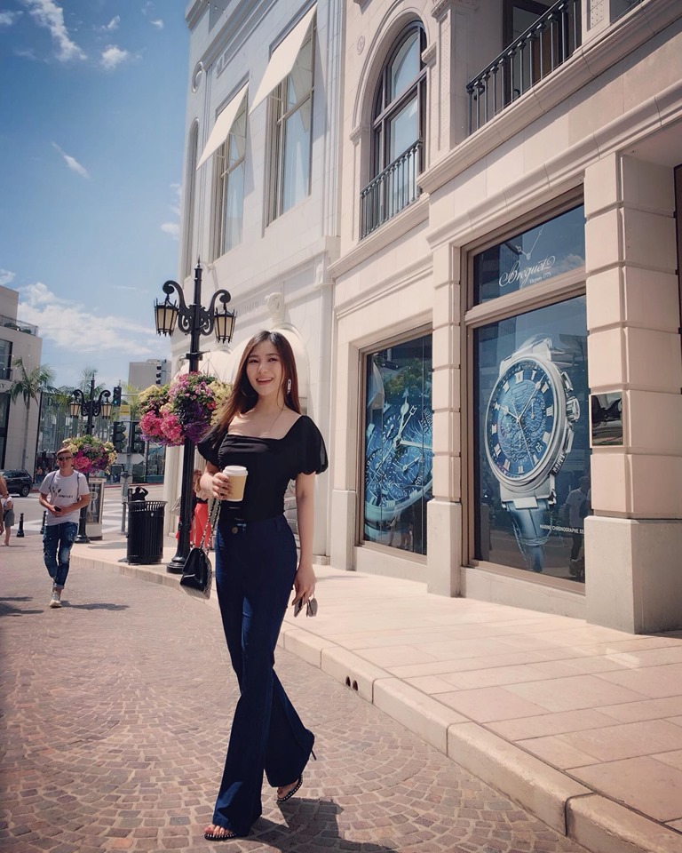 Sau hơn 4 tháng xa Vbiz, Hương Tràm ngày càng xinh đẹp.