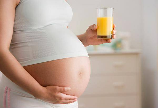 Mẹ bầu uống nước cam tốt cho sức đề kháng