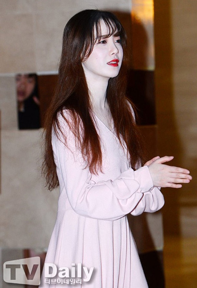 luna-va-dan-sao-han-bong-dung-tro-thanh-tham-hoa-make-up-aad1b6