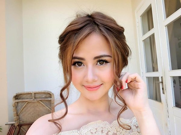 nhung-phong-cach-trang-diem-co-dau-tu-nhien-hot-nhat-mua-cuoi-thu-dong-2019-xu-huong-makeup-dep-o-da-lat03-1024x768-1569174329-261-width600height450