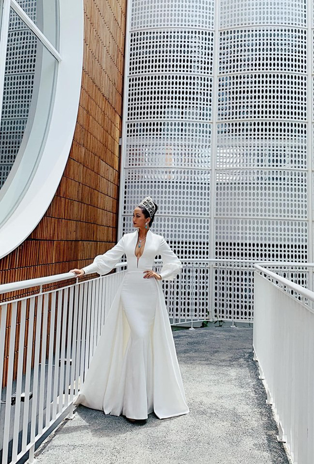 H'Hen Niê catwalk trong Shbet999 com đăng nhập lộng lẫy tại vòng sơ khảo của Hoa hậu Hoàn vũ Việt Nam 2019.  