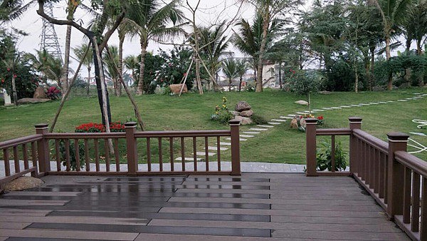 Căn nhà được xây dựng trong không gian thoáng đãng, gần gũi thiên nhiên.