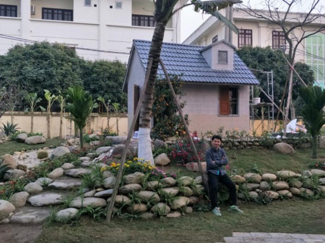 Trong khuôn viên căn 