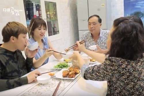 sau-3-nam-ket-hon-voi-tran-thanh-moi-quan-he-cua-hari-won-voi-bo-me-chong-ra-sao-59b1f8